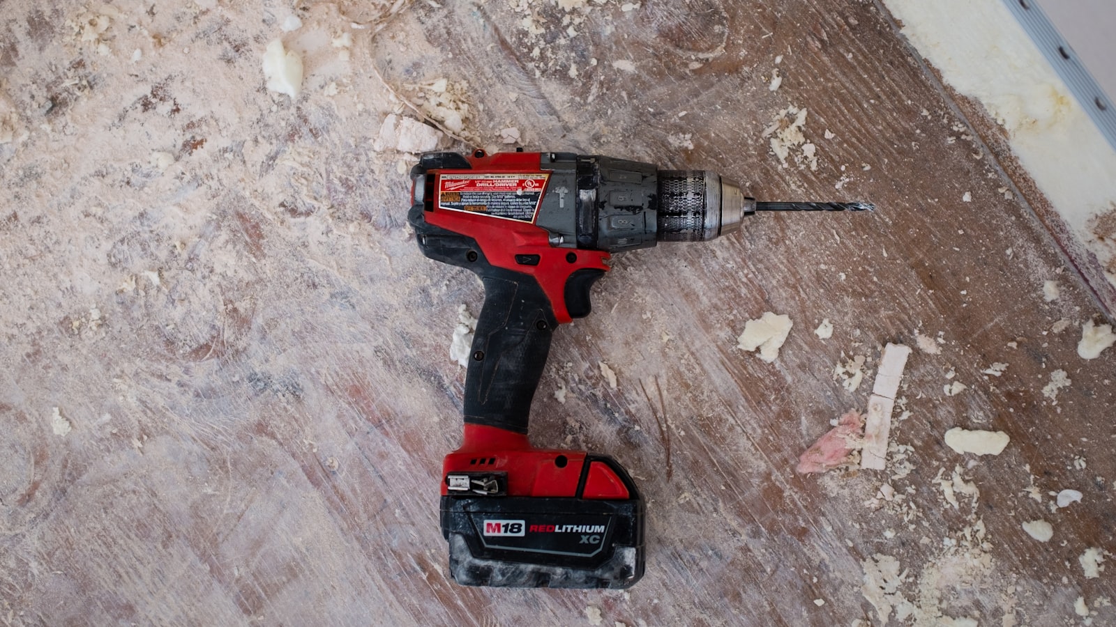 A compact benchtop table saw