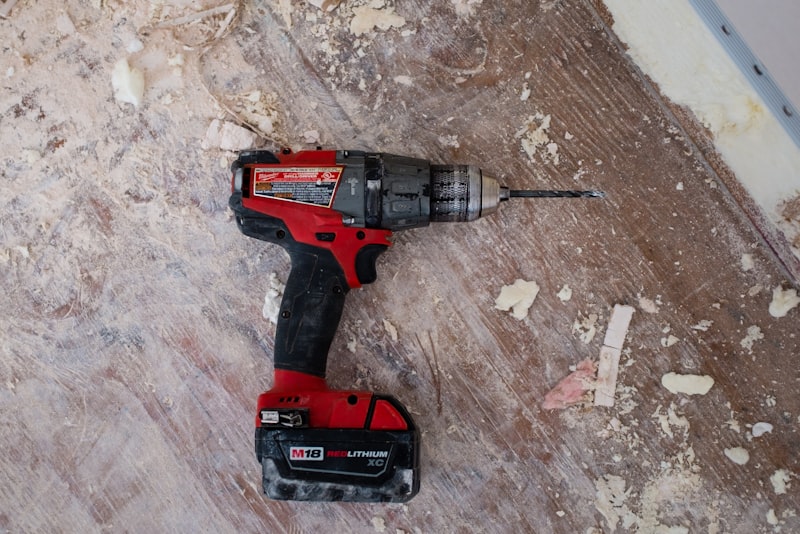 A compact benchtop table saw